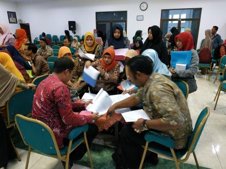 RAPAT EVALUASI PERDES KLARIFIKASI APBEDes TAHUN ANGGARAN 2018