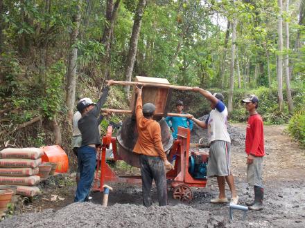 PEMBANGUNAN RABAT BETON DUSUN KETAPANG DESA TEMPURSARI KEC KEDUNGJAJANG KAB LUMAJANG TAHUN 2016