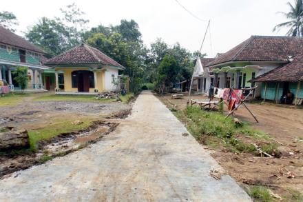 PEMBANGUNAN RABAT BETON DUSUN KETAPANG DESA TEMPURSARI KEC KEDUNGJAJANG KAB LUMAJANG TAHUN 2016